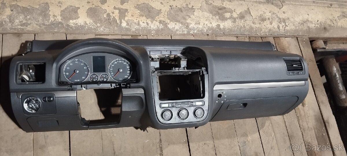 Prístrojová doska Volkswagen golf 5