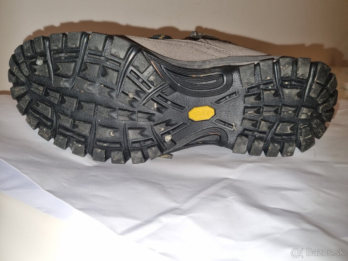 Predám turistické topánky Vibram
