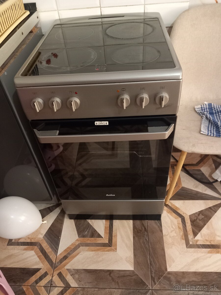 Predám elektrický sporak 100e
