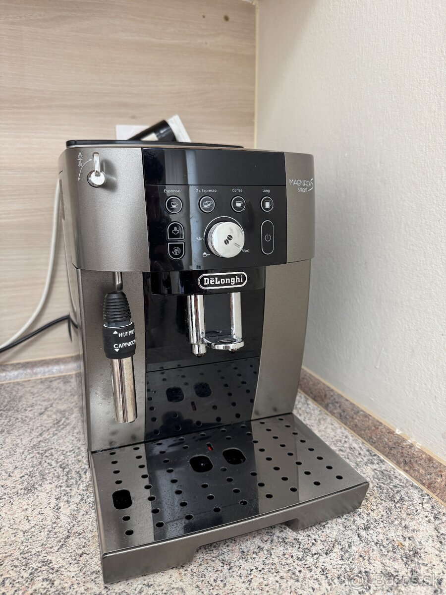 DeLonghi Magnifica S Smart kávovar