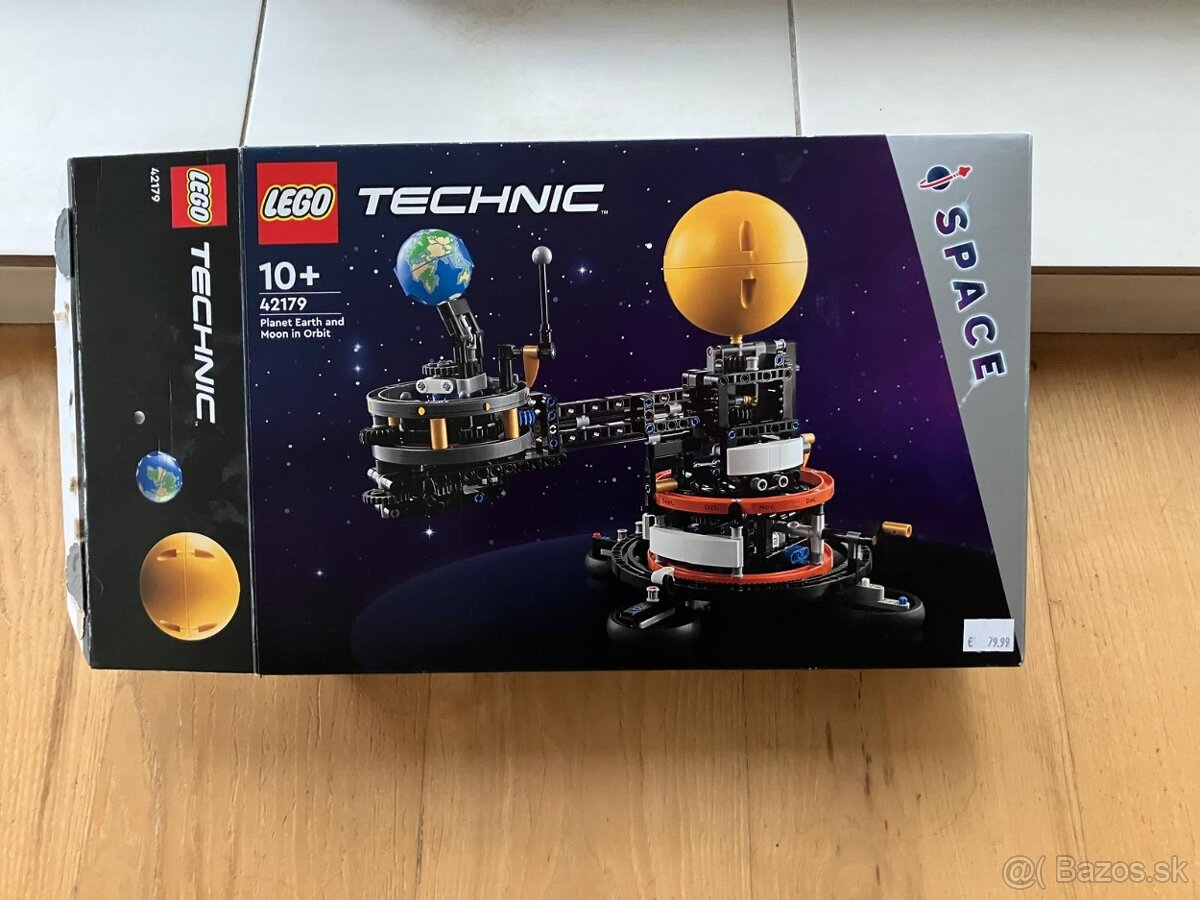 Lego Technic 42152 (lietadlo) a 42179 (pohyb Zeme a Mesiaca)
