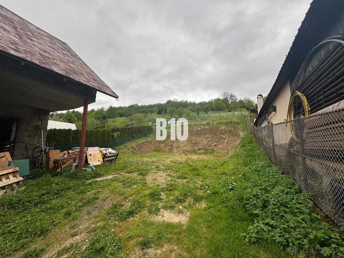 stavebný pozemok 878m2 v centre Terchovej
