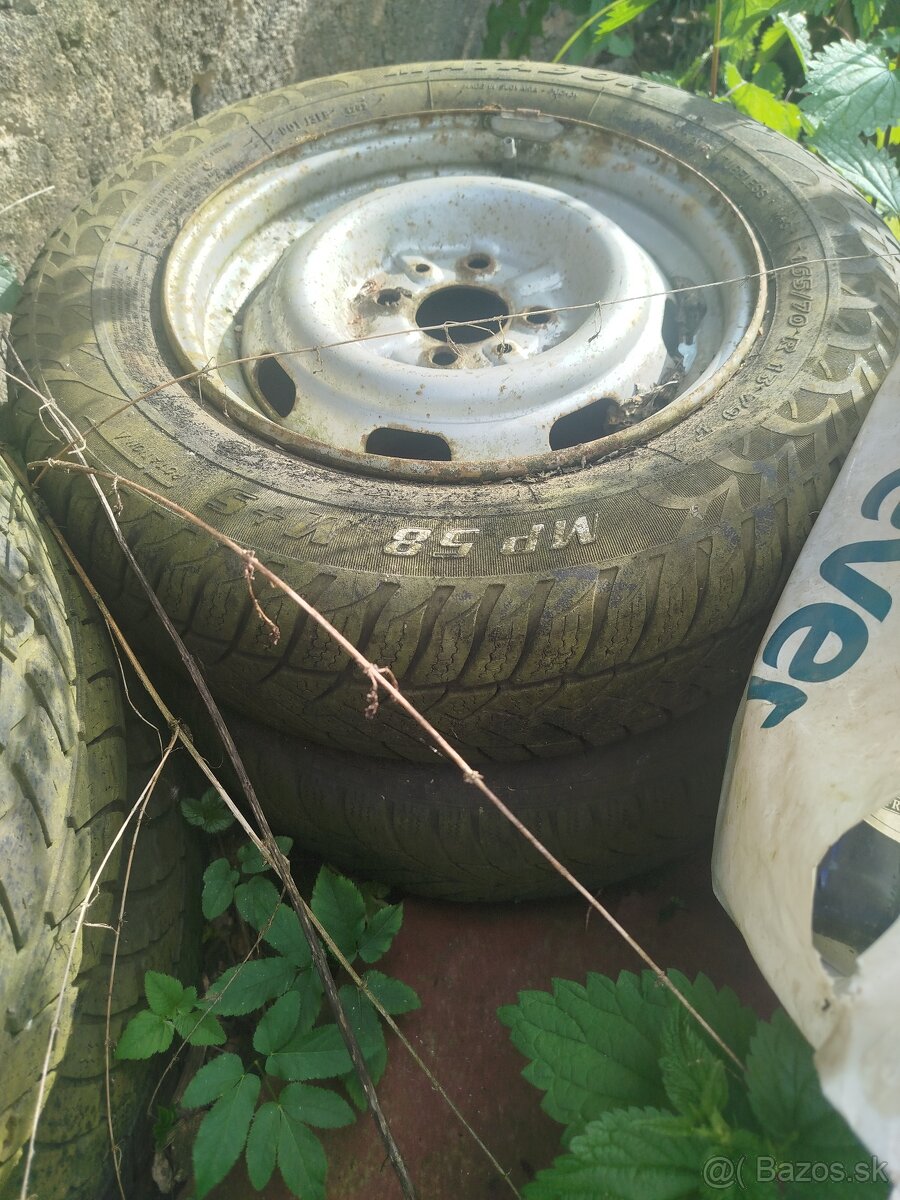 Ponulam koleso S pneu na Skoda Felícia