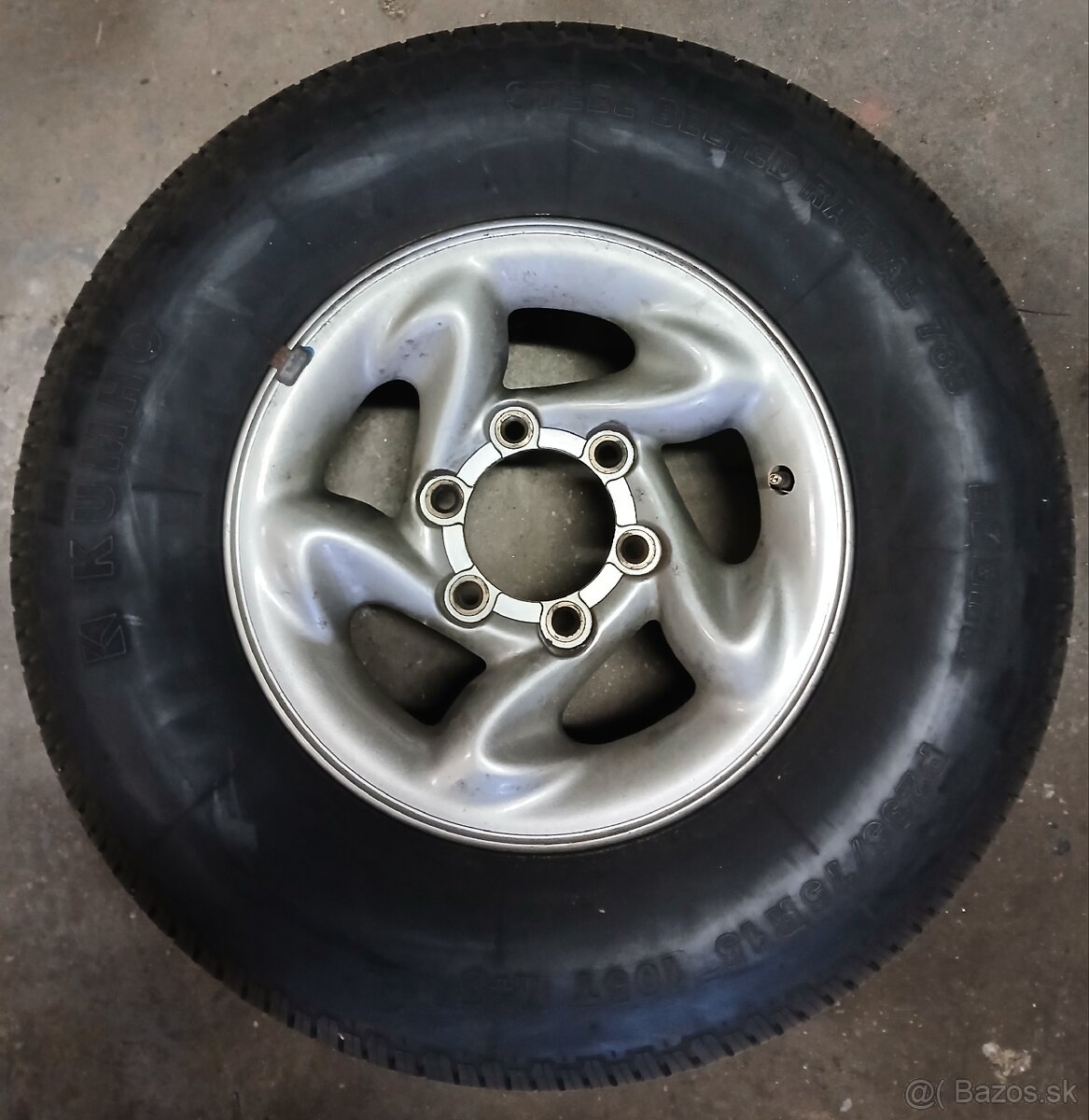 Elektrón 6x139,7 R15 s pneu KUMHO