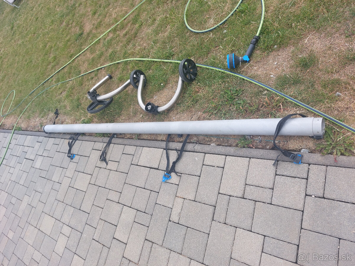 Pojazdný stojan na solárnu plachtu