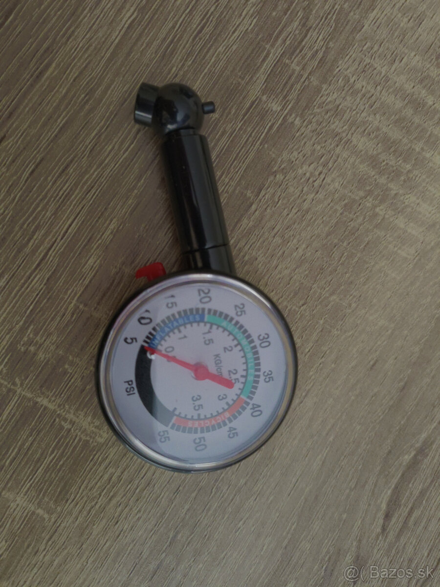 Merac tlaku v pneumatikach