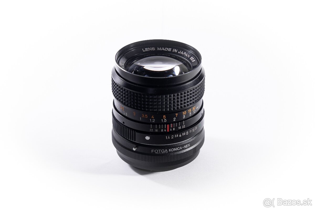 Konica AR 50mm f/1.4 + redukcia Konica–NEX