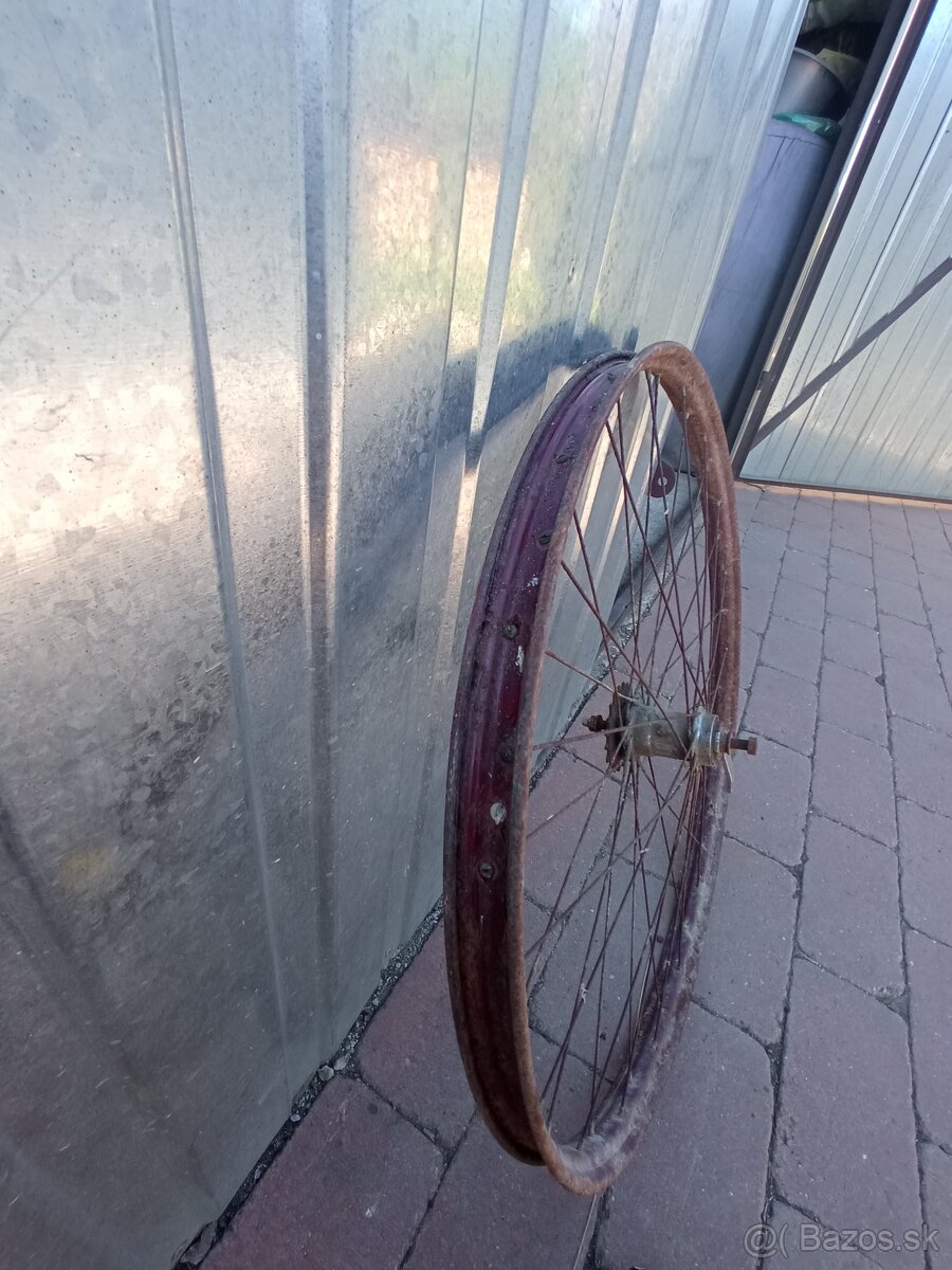 Predám koleso na bicykel.