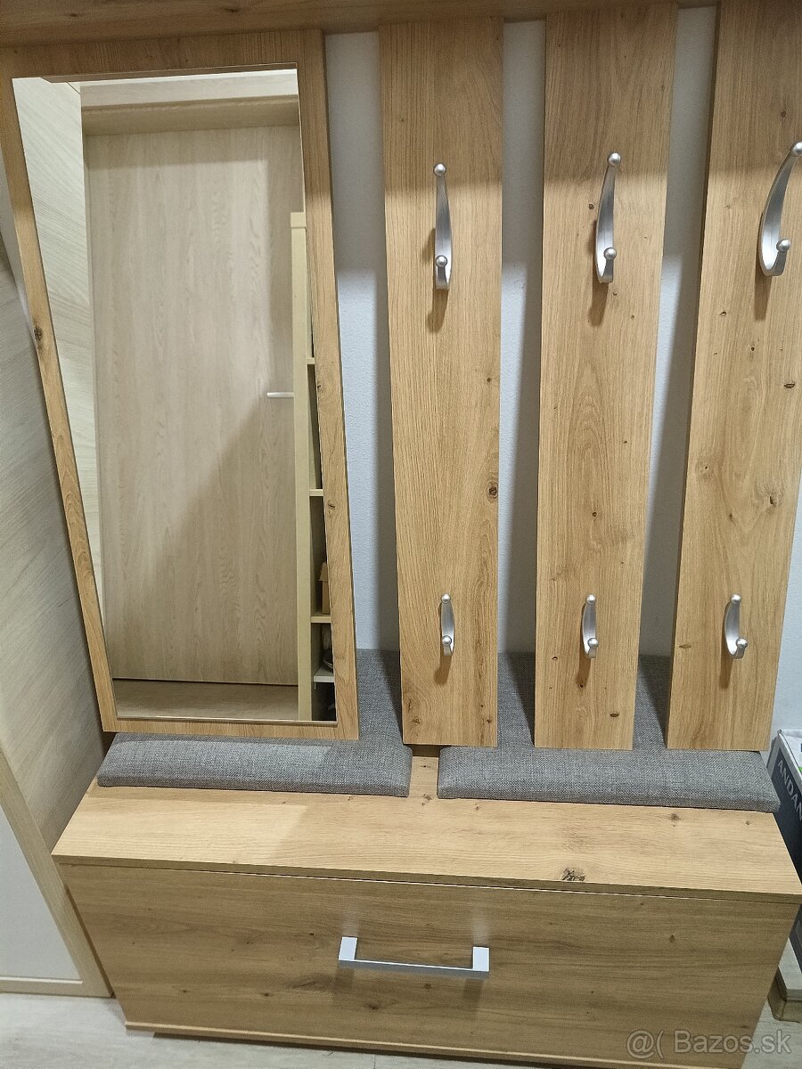 Vesiakova stena dub artisan