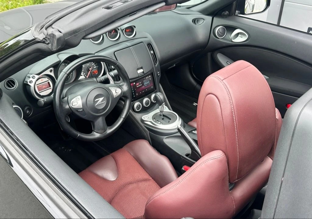 Predám Nissan 370 Z, CABRIO