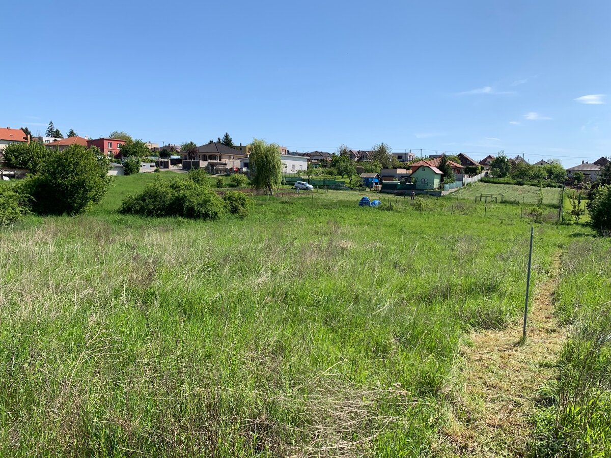 Predaj pozemku 1 034m2, Párovské Háje