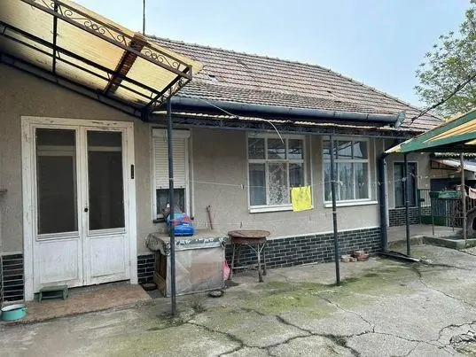 Predám dom v obci Farná