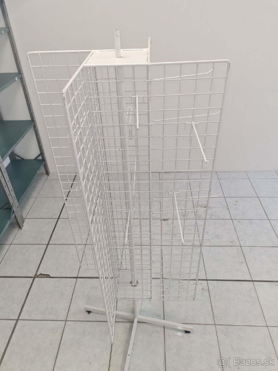 Otočný kovový stojan do predajne 2ks