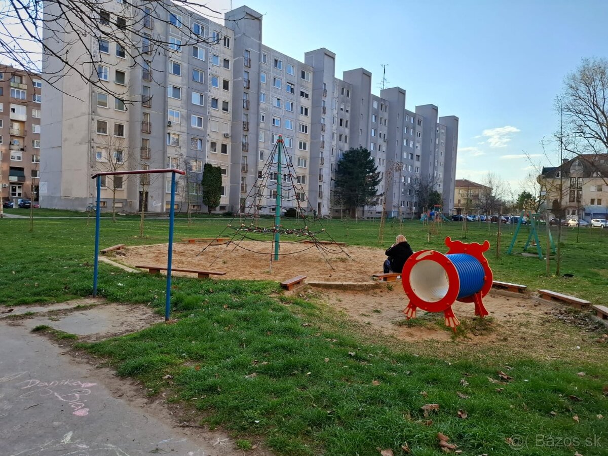 3 izbový byt s balkónom na predaj BA II. Súmračná ul.