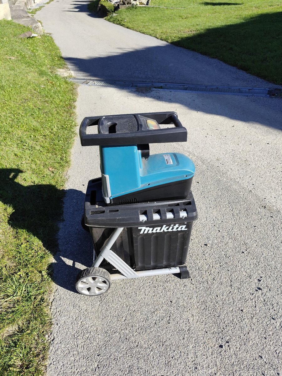 Drvič konárov Makita UD2500