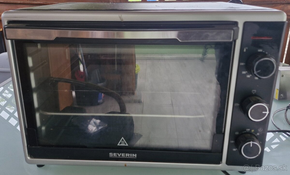Teplovzdušná rúra s otočným grilom a pizza kameňom