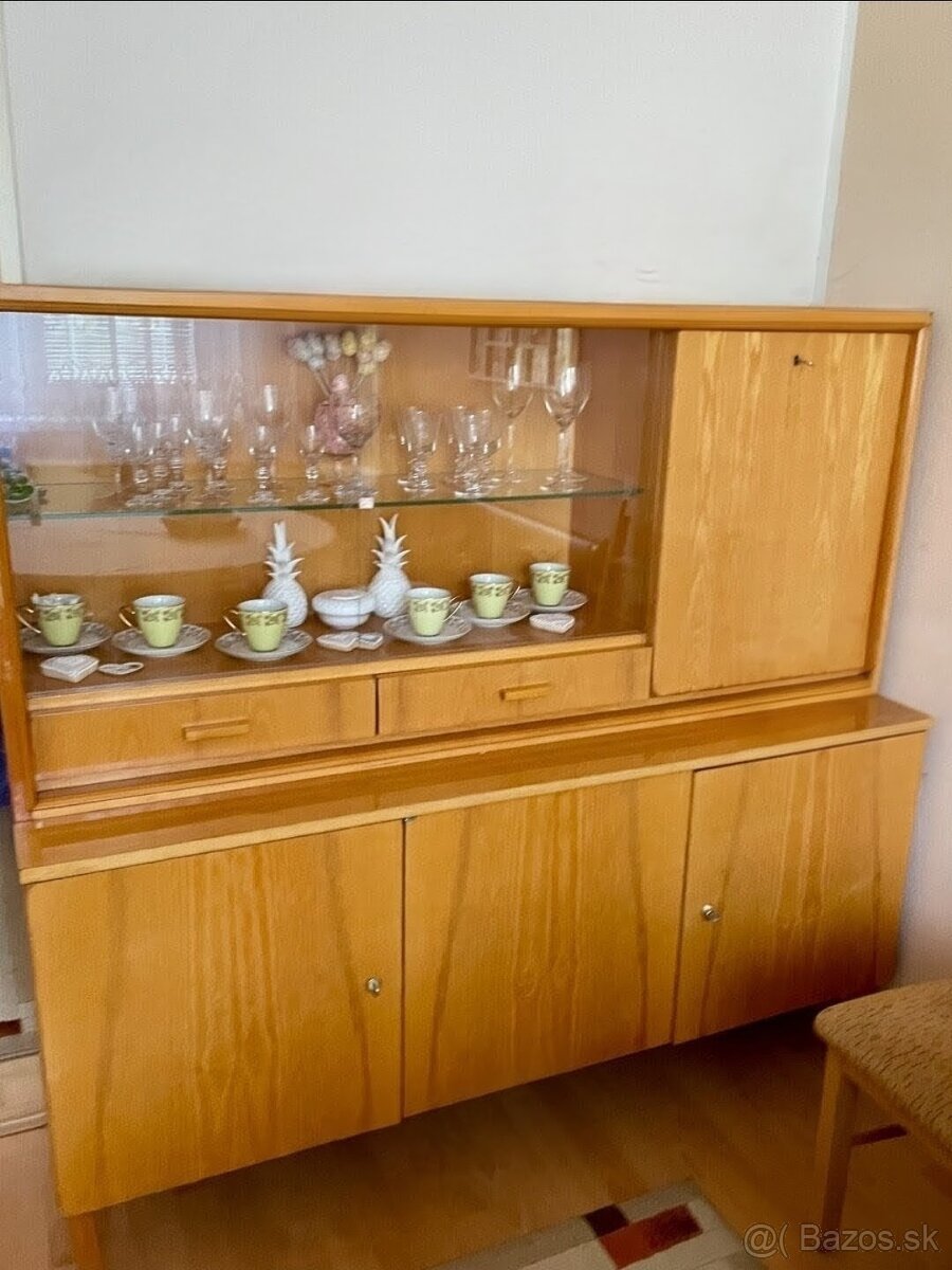 Jedálenský sekretár [príborník]