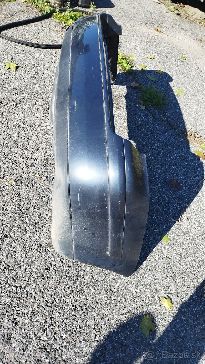 Zadný nárazník Bora kombi.