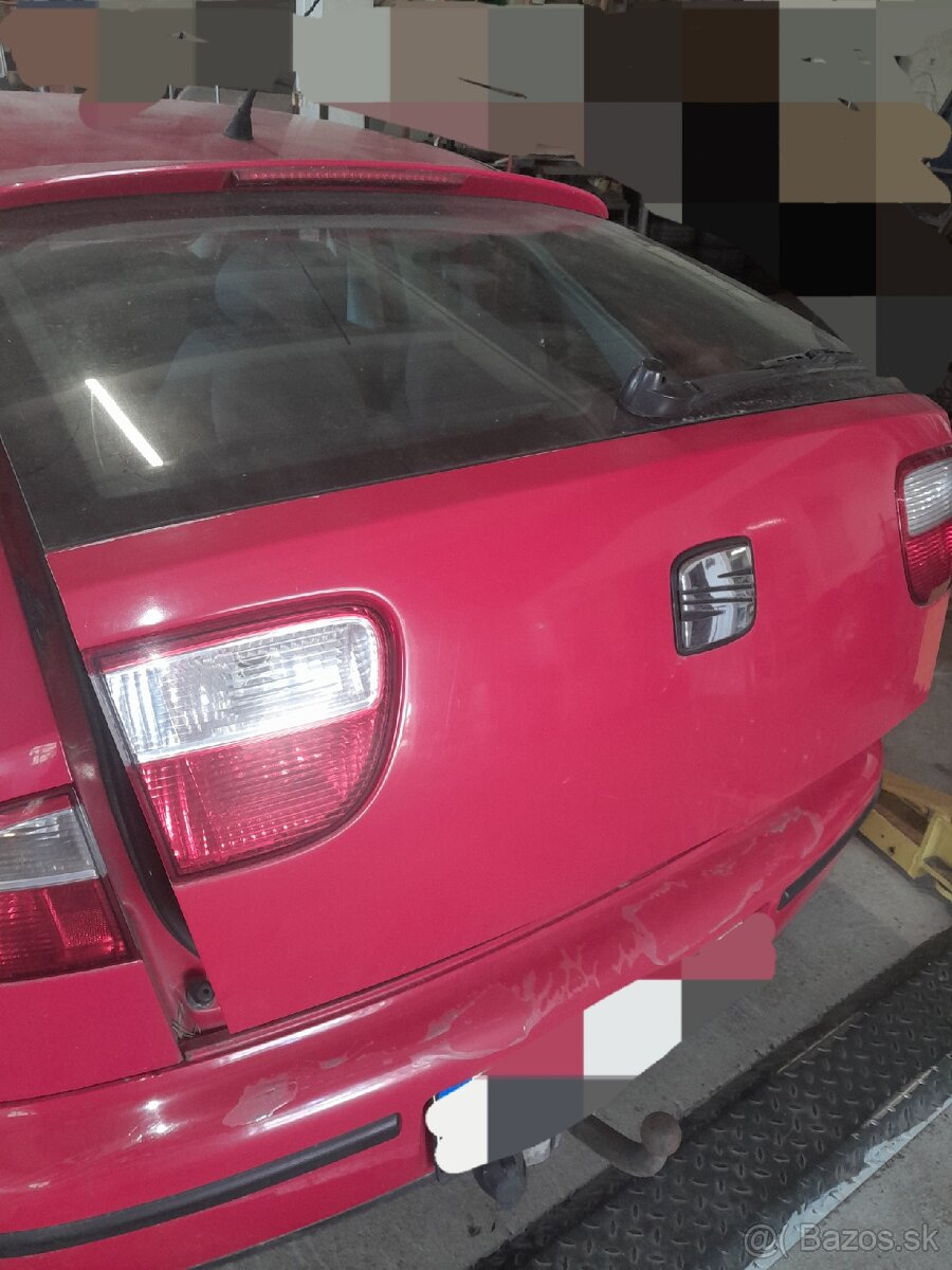 Zadné svetlá Seat Leon a kufrove pláto predam