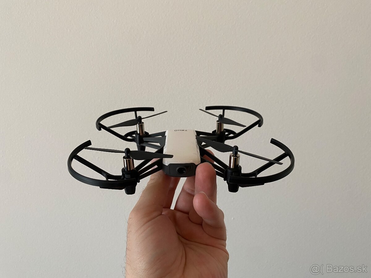 DJI Tello + 3x batéria + nabíjačka batérii + hard shell case