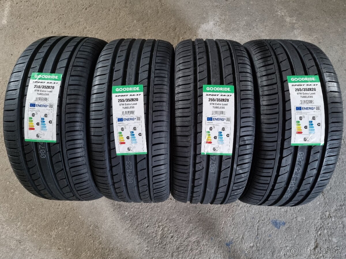 255/35r20 letné Goodride
