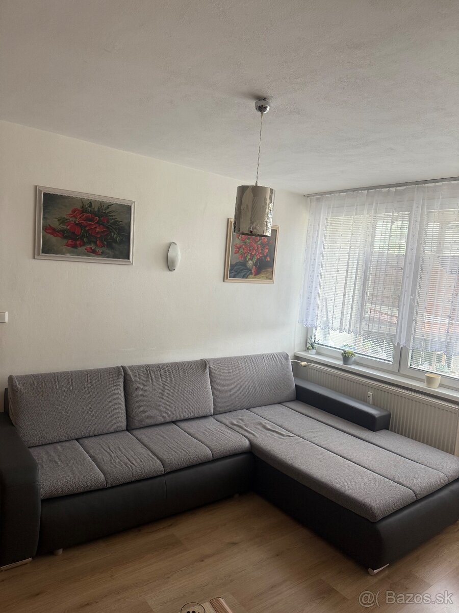 Sedačka v tvare L na predaj