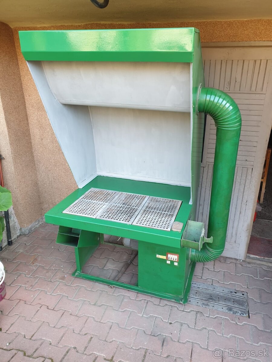 Zvaraci box - stol s osvetlenim a odsavanim