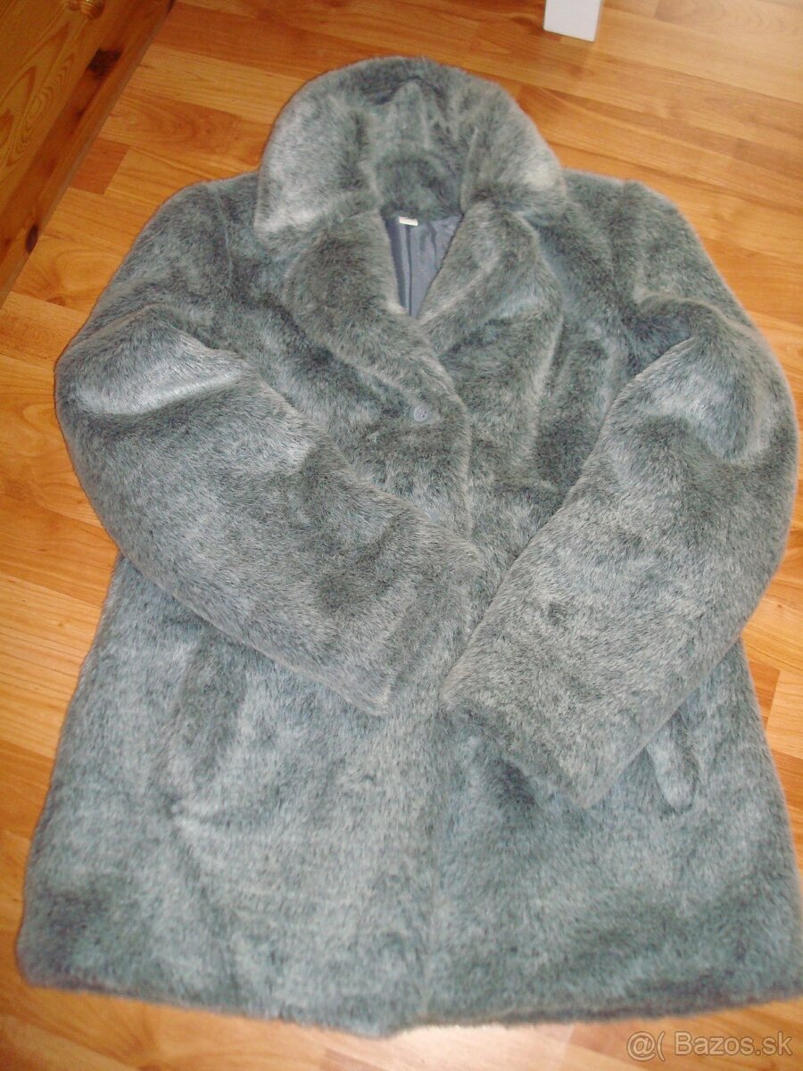 Šedý kožúšok