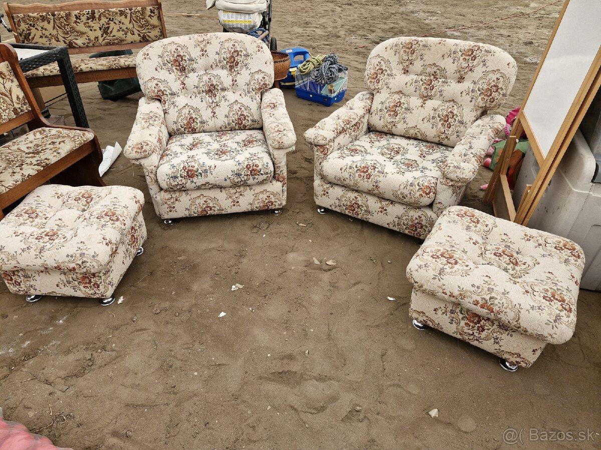 Kresla stoly stoličky