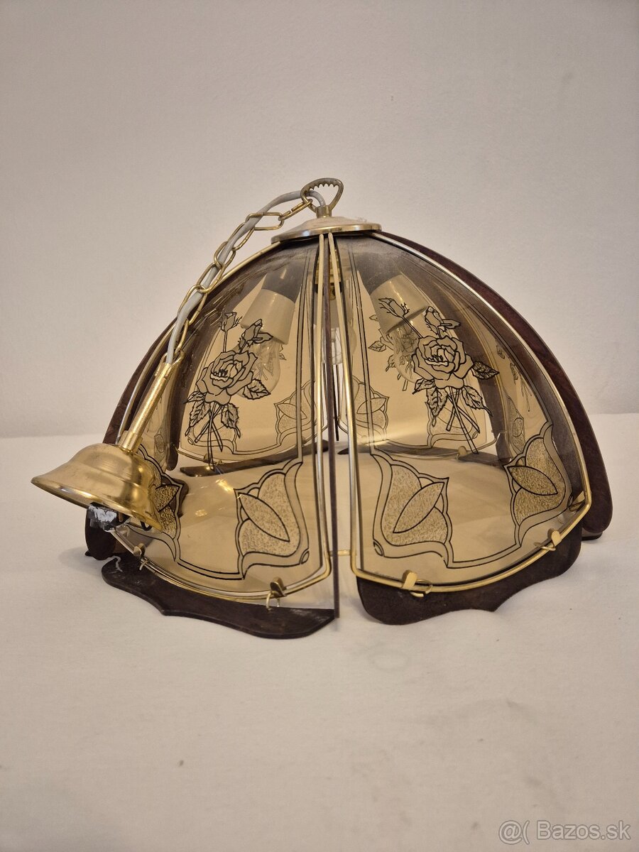 Sklenený luster do domácnosti