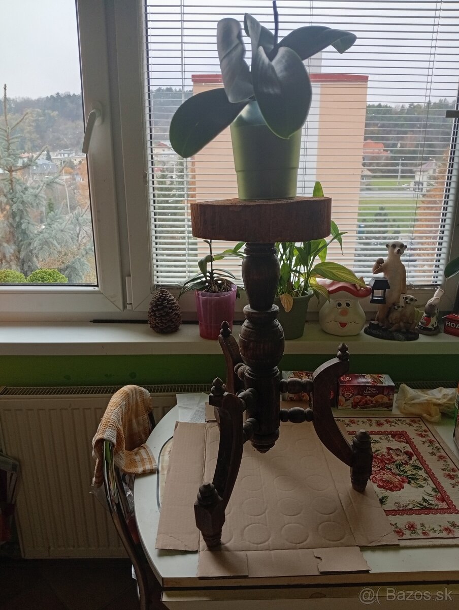 Stojan pod kvetináč