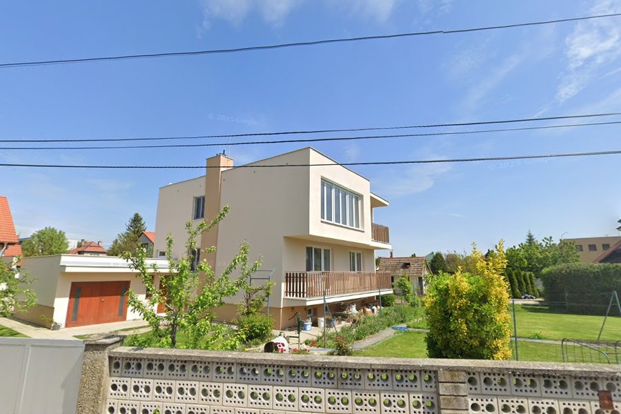 PRENÁJOM – priestranný 4iz byt v rodinnom dome