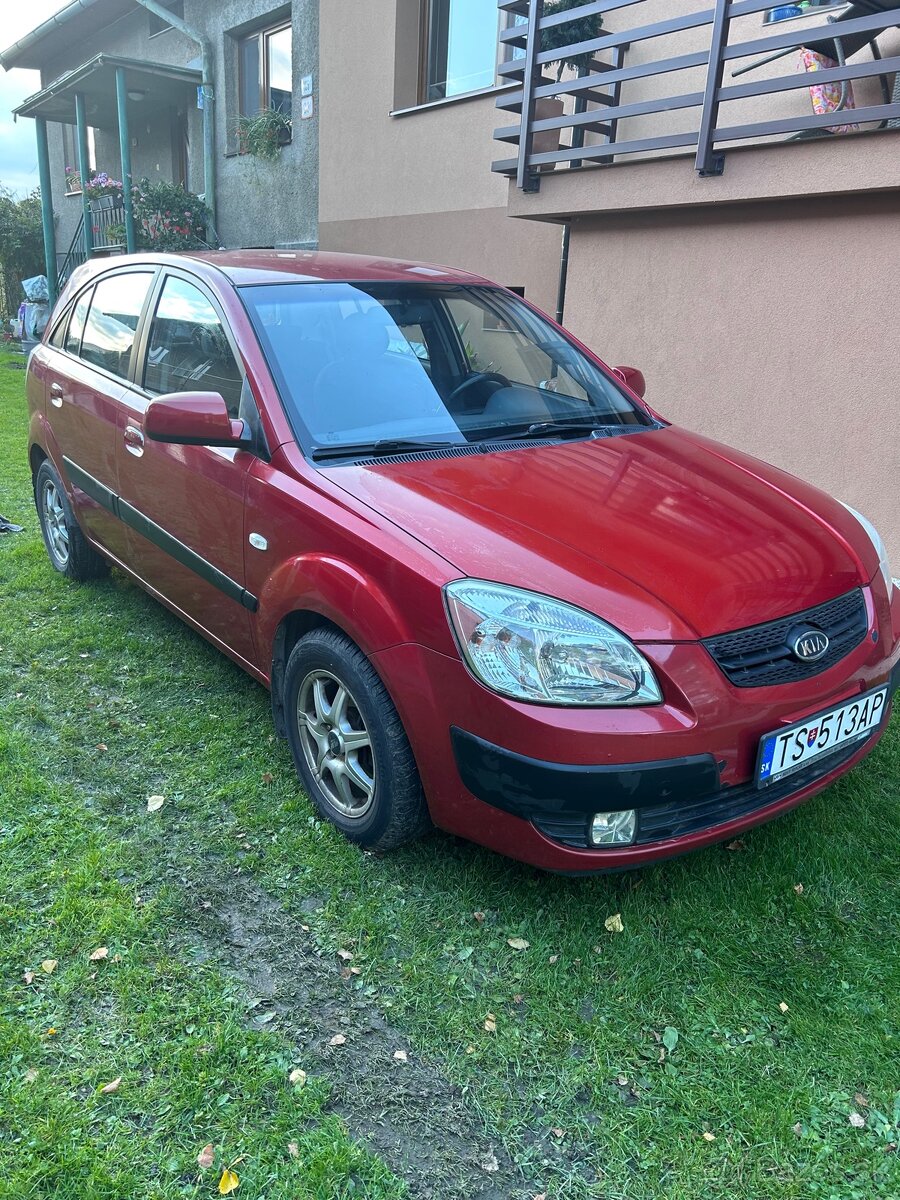 Kia Rio 1.4i benzín 71Kw, M5