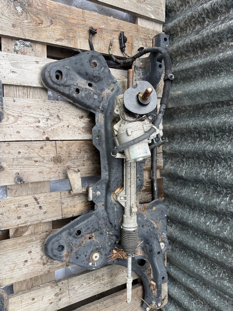 Predná nápravná zostava s elektrickým posilňovačom riadenia