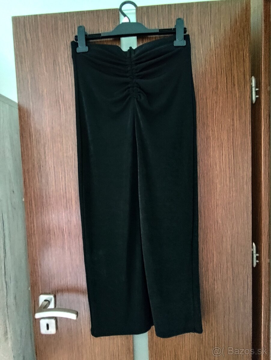 Ľahká, nekrčivá letná sukňa Bershka, veľ. S