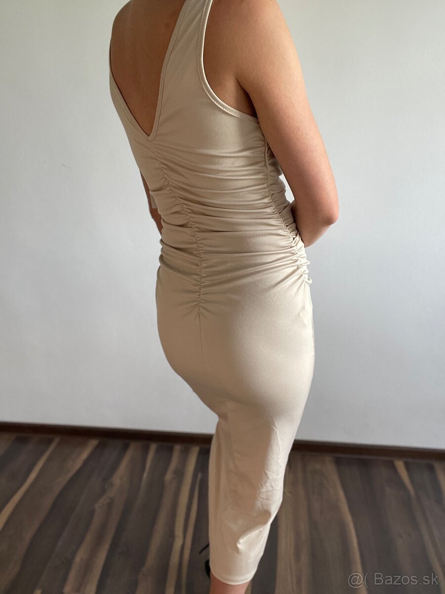 Šaty Champagne