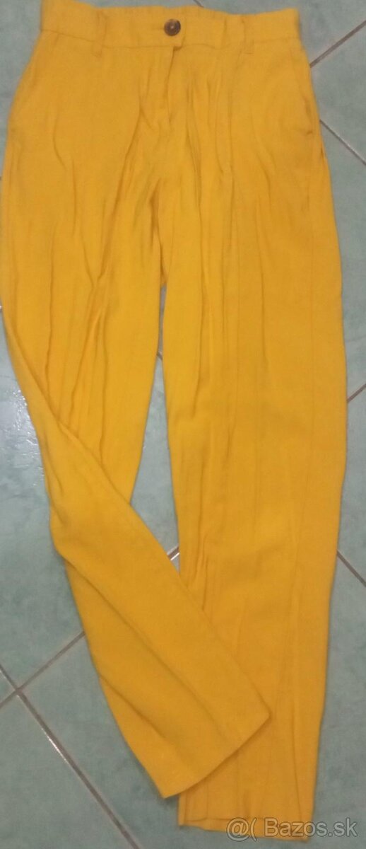 Elegantné krásne žlté nohavice