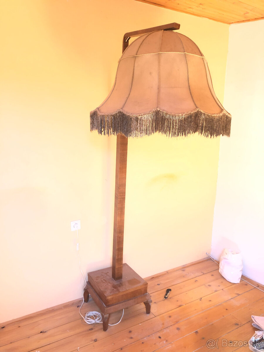 Starožitná stojaca lampa