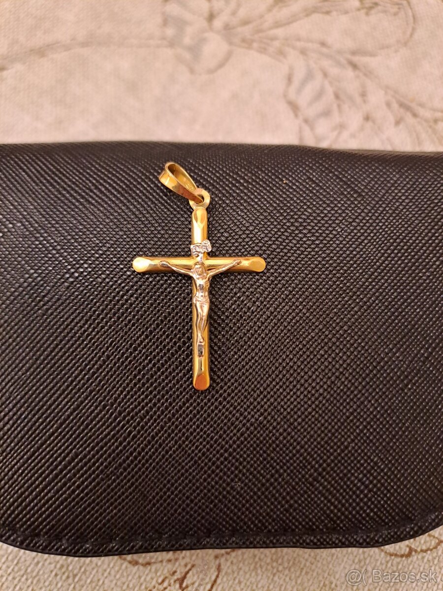 Zlaty krížik prívesok