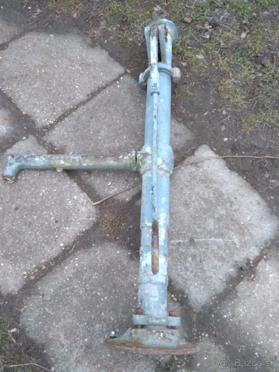 Ručná pumpa A drevené hoblíky