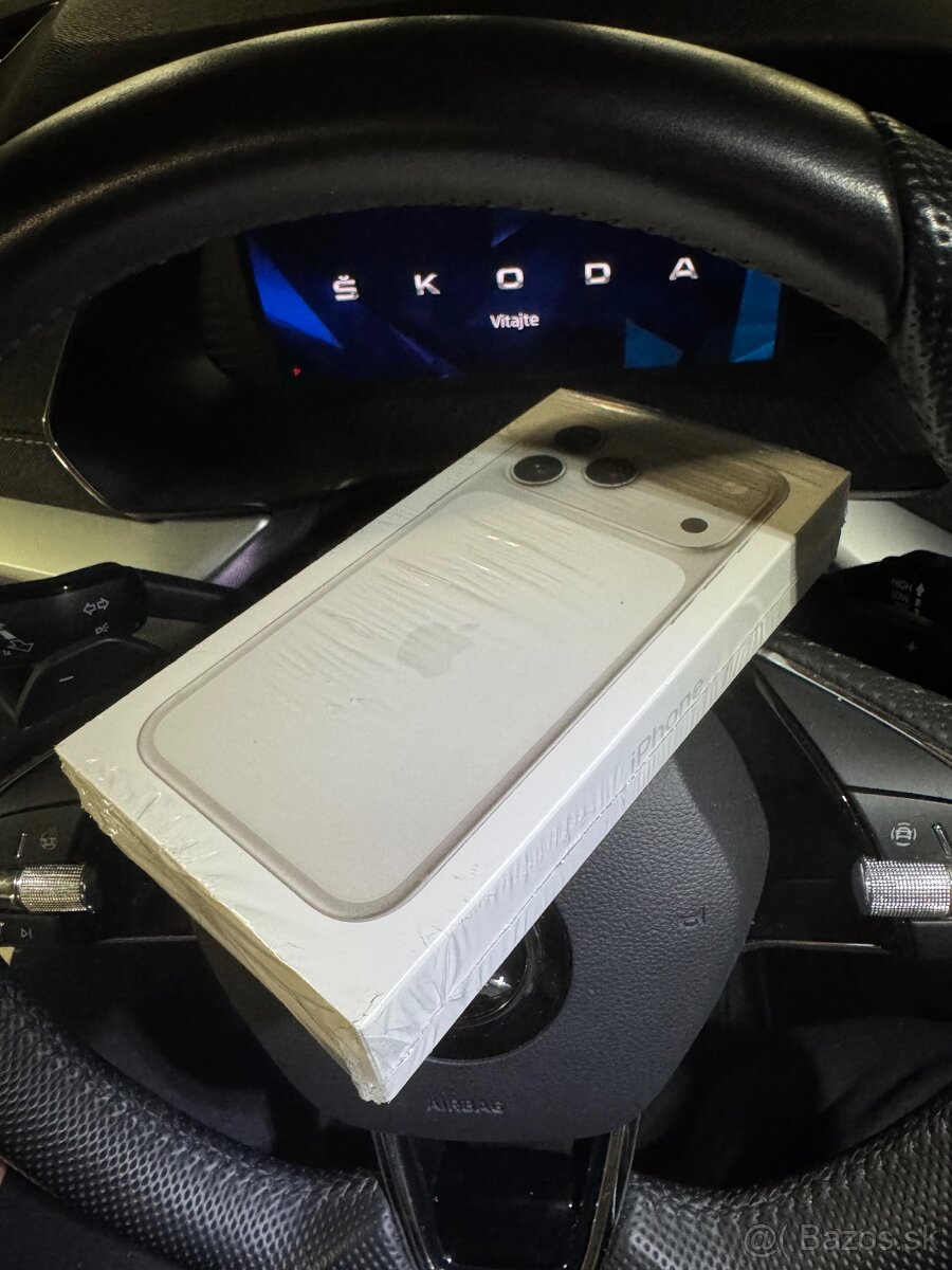 Predam iPhone 17 Pro Max 512 GB strieborný