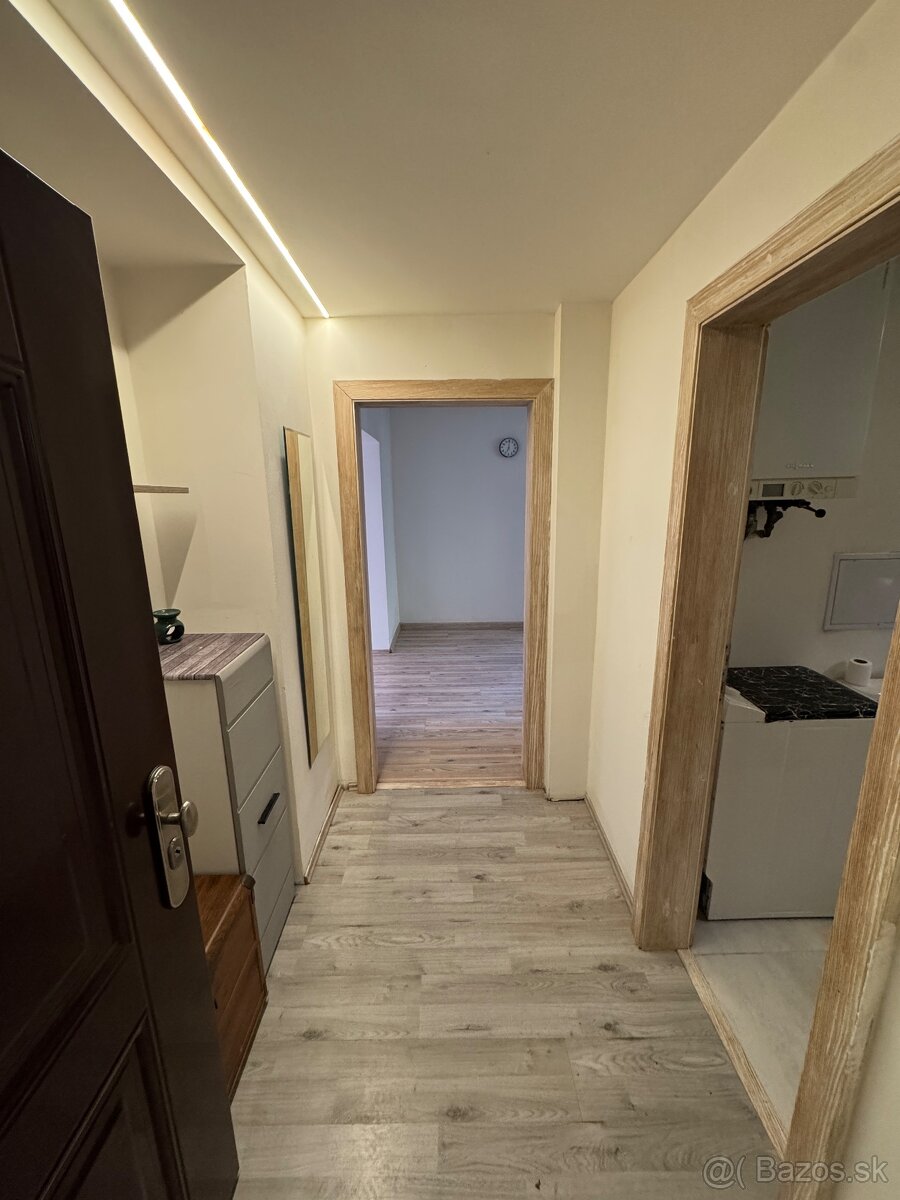 2-izbový byt v Trnave – vlastné kúrenie, loggia, 2 pivnice