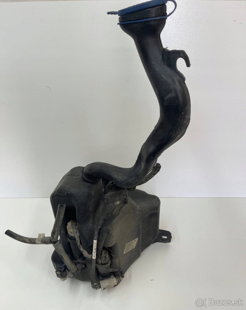 Mercedes B klassa w246 2011- nádržka ostrekovačov