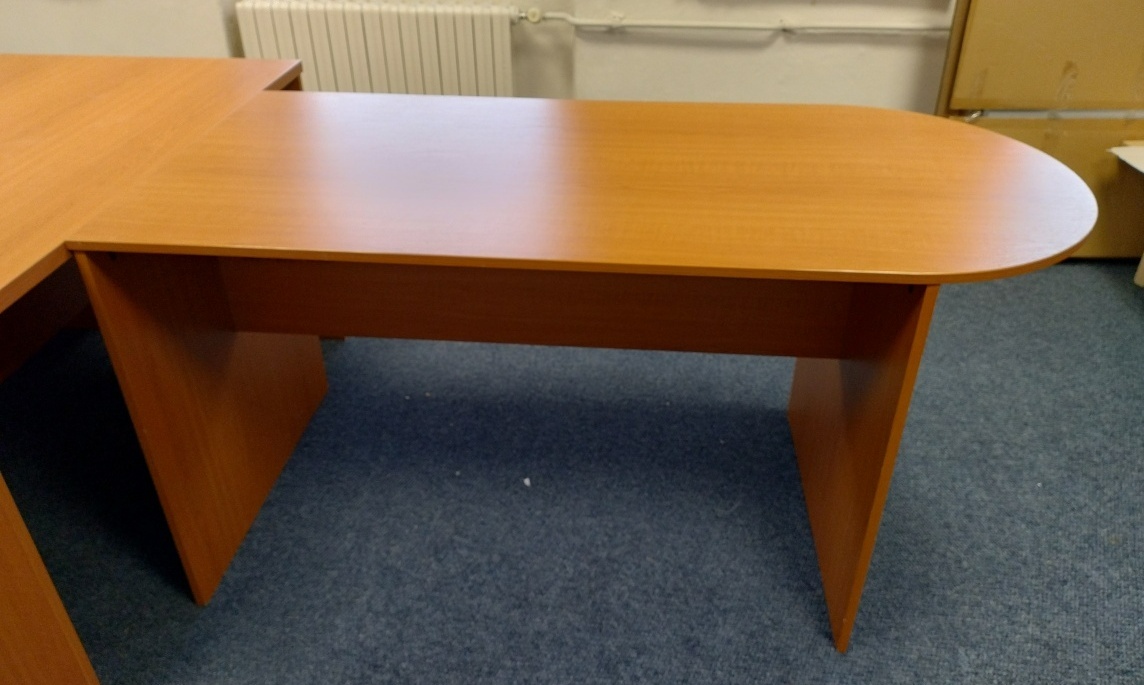 Rokovacie stoly+retro drevené stoličky