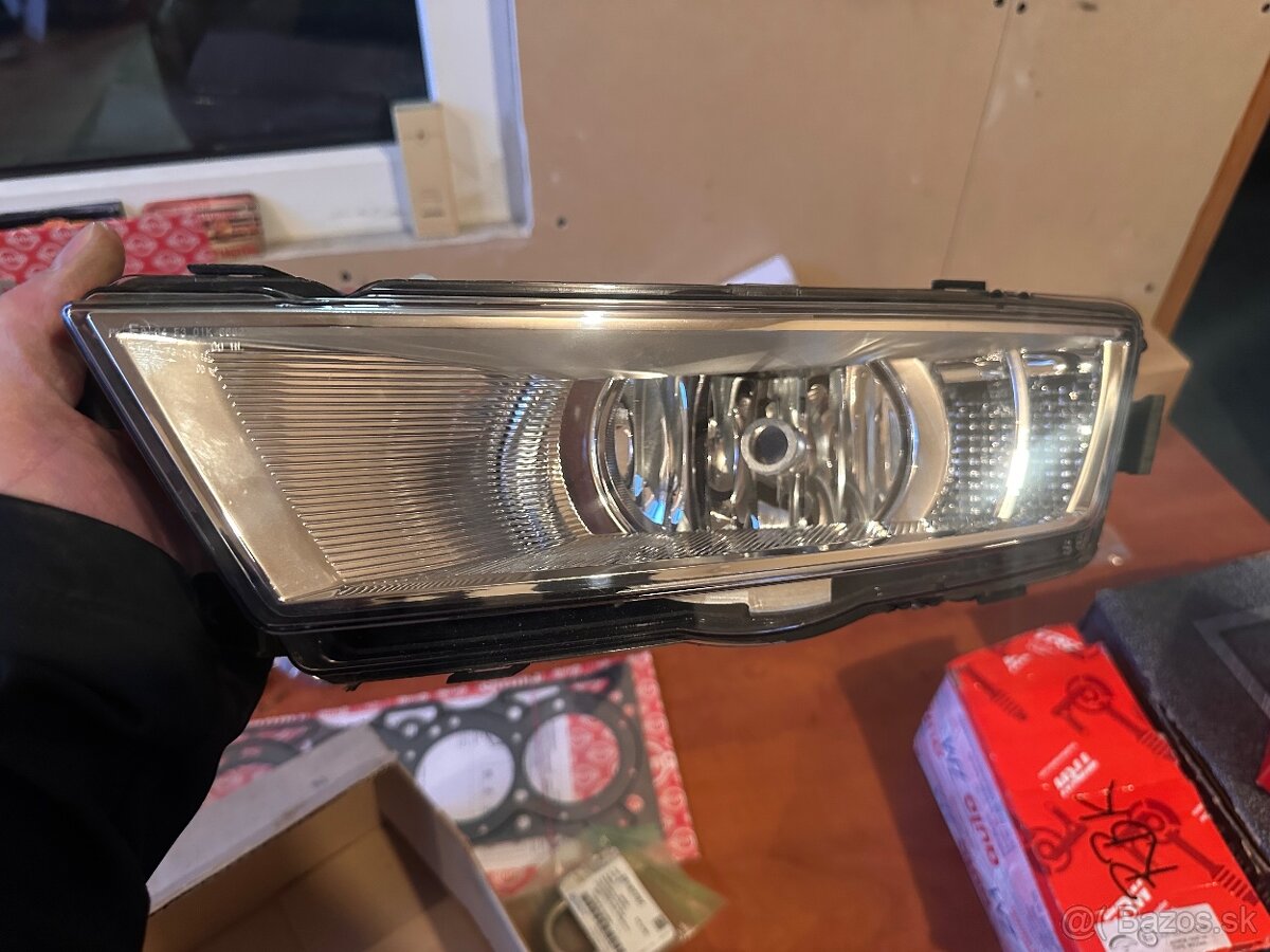 Škoda Rapid hmlovka Ľ 5JA941701