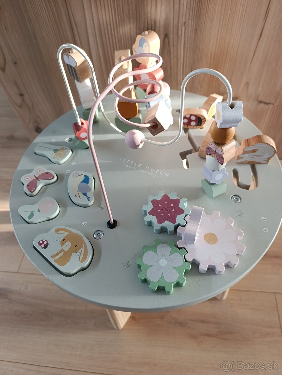 Little Dutch stolík s aktivitami