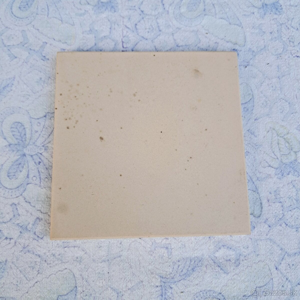 Retro technická dlažba – bielo-okrová matná - 0,20€ za ks