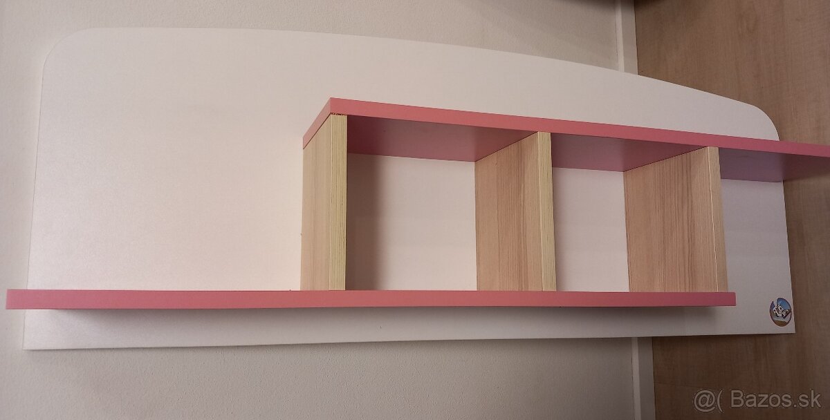 Poličky do dievčenskej detskej izby