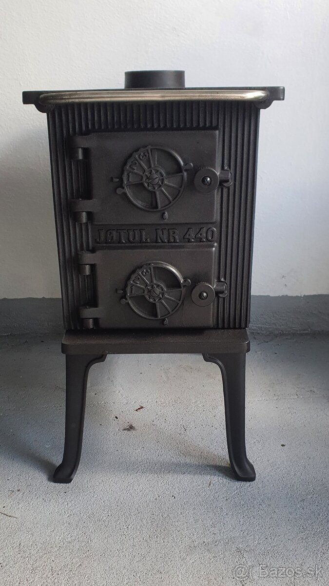 Liatinové kachle Jotul 440 čierný lak