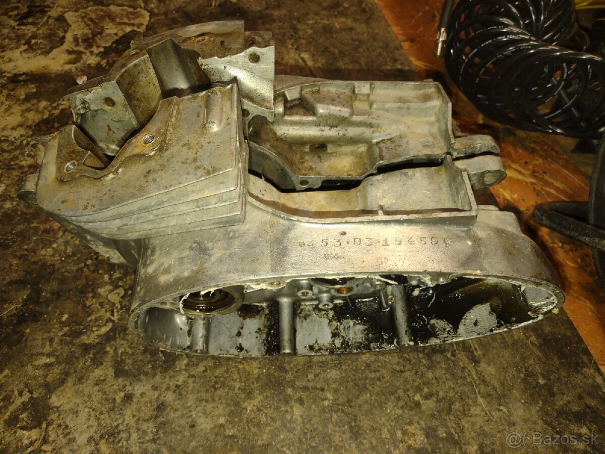 Bloky motora, hlava kryt spojky CZ 125 453, 473